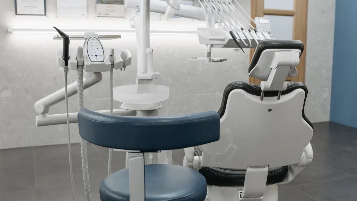 أفضل 5 خيارات لعربات طب الأسنان للعيادات الحديثة في عام 2026